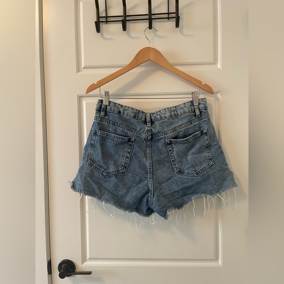 Distressed Denim Shorts | High Performance Wear | EUR 40/US 12 - Picture 4 of 7
